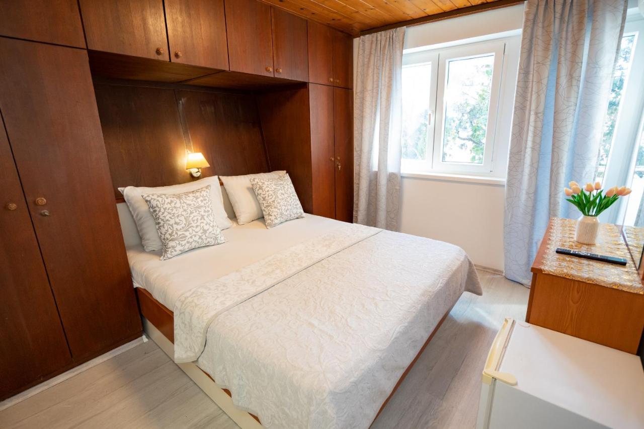 Rooms Magnolia With Pool Novalja Eksteriør bilde