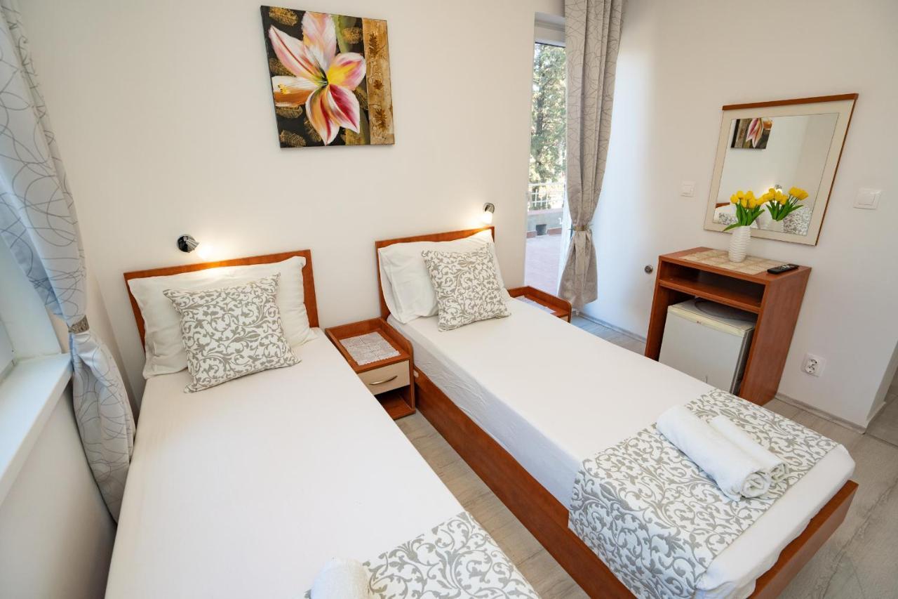 Rooms Magnolia With Pool Novalja Eksteriør bilde